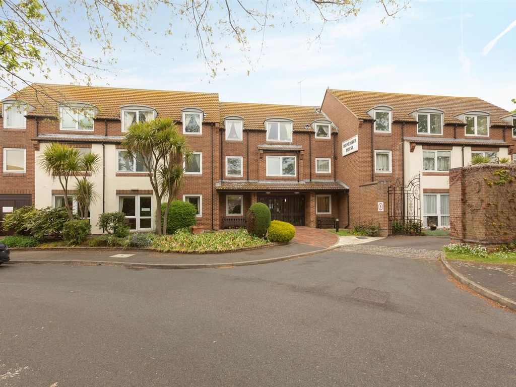1 bed flat for sale in Hunting Gate, Homebirch House Hunting Gate CT7