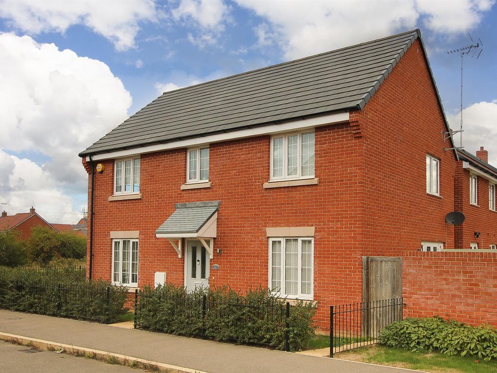 Moore Crescent, Berryfields, Buckinghamshire HP18  