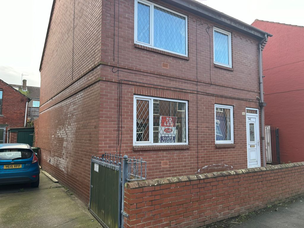 2 bed flat to rent in Victoria Street, Pontefract WF9, £600 pcm Zoopla