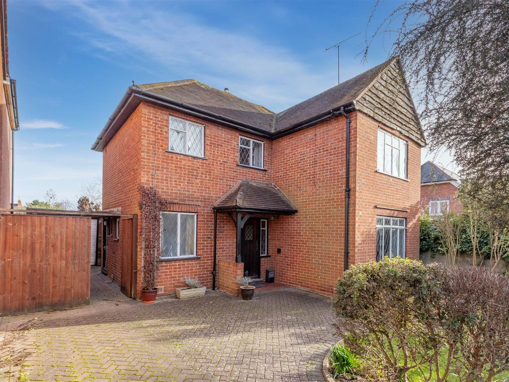 3 bed detached house for sale in Furze Platt Road, Maidenhead SL6, £675,000 Zoopla