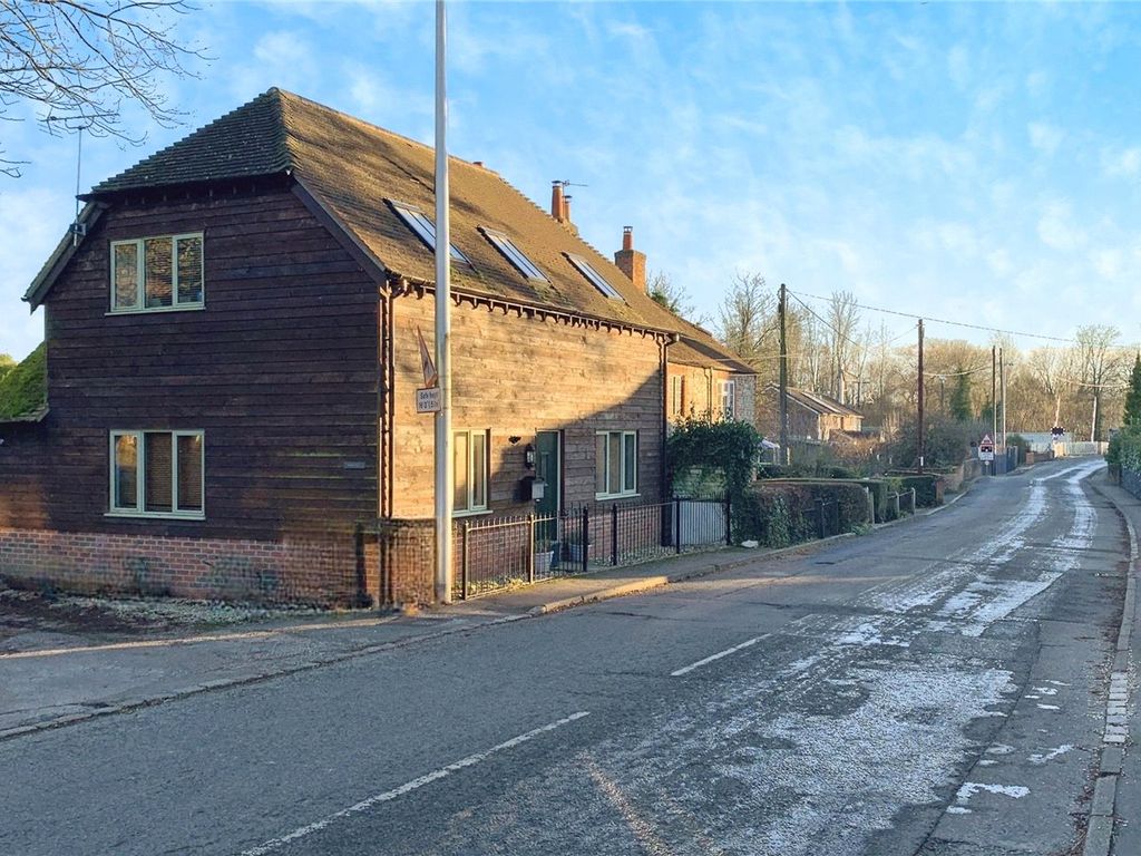 1 bed barn conversion for sale in Station Road, Woolhampton, Reading