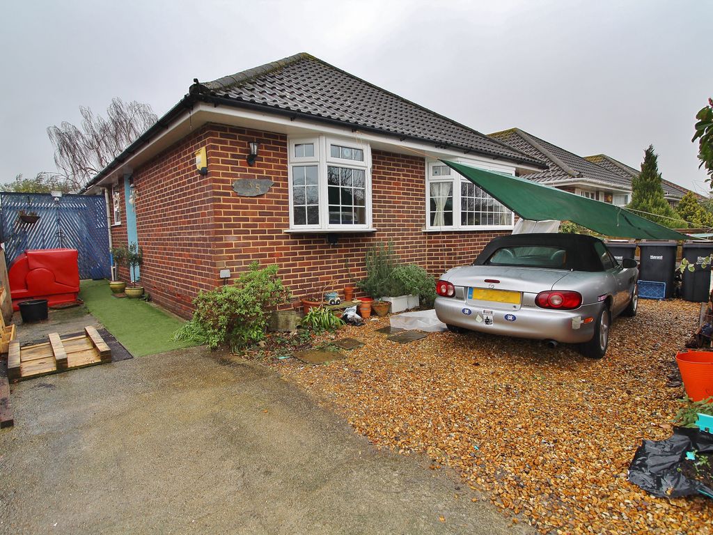 3 bed detached bungalow for sale in Nore Farm Avenue, Emsworth PO10, £