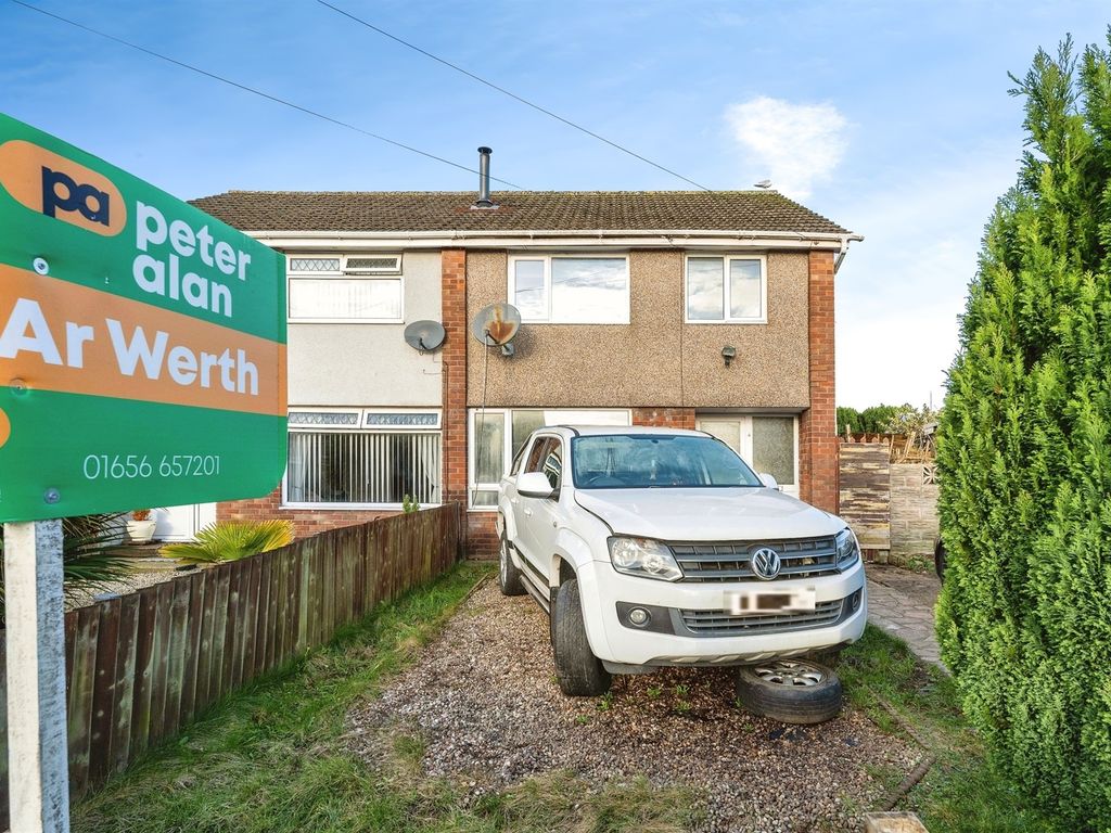 3 bed semidetached house for sale in Westminster Way, Cefn Glas