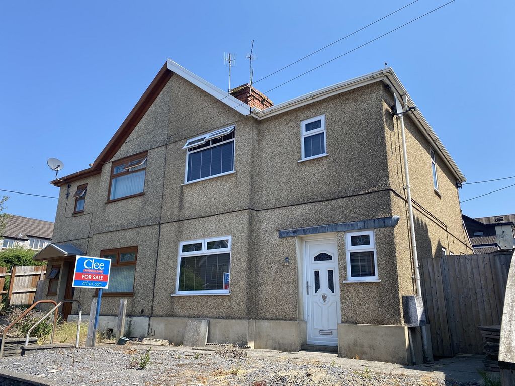 3 bed semidetached house for sale in Faraday Road, Clydach, Swansea
