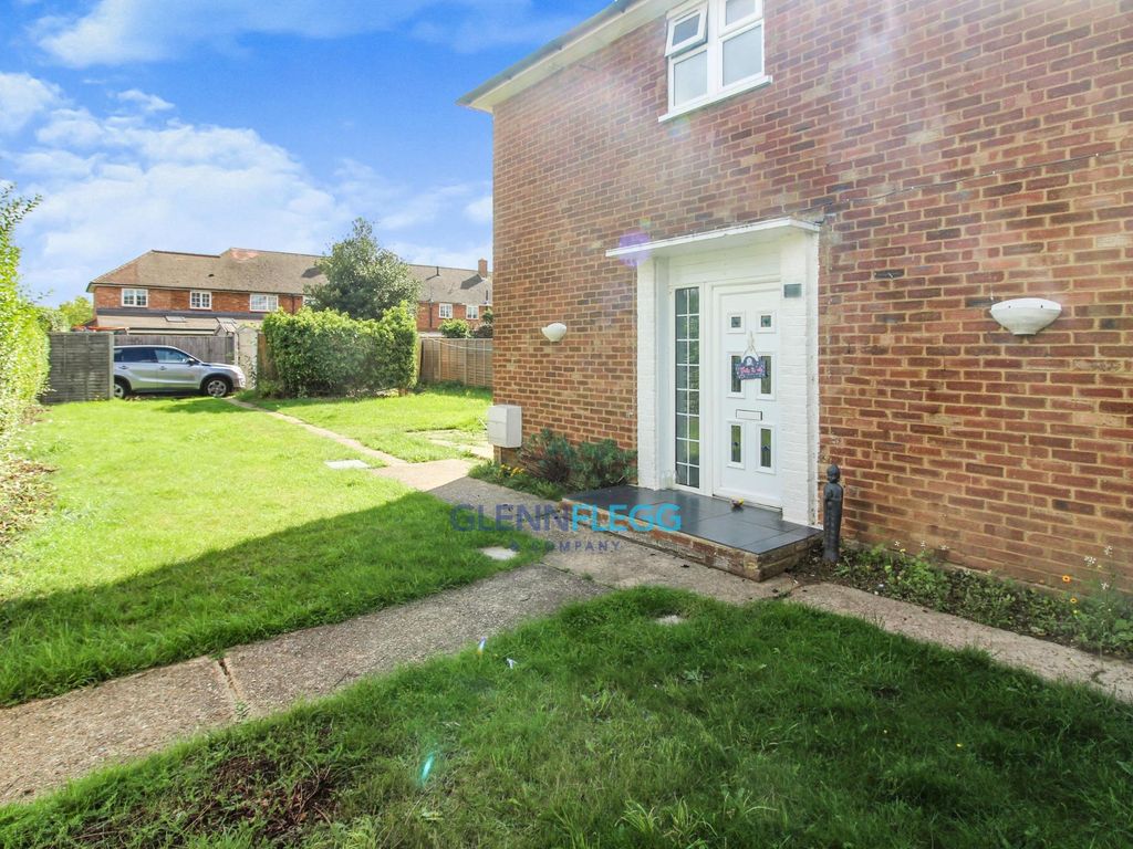 2 bed end terrace house for sale in Hampden Road, Langley, Slough SL3