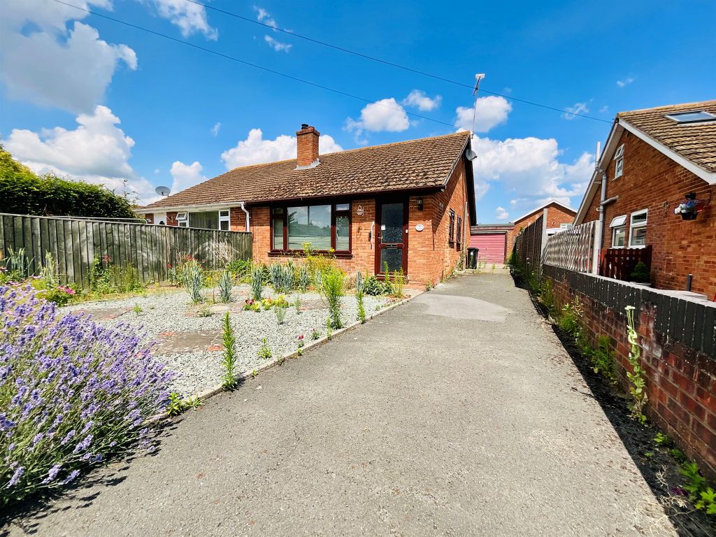 2 bed semidetached bungalow for sale in Brasenose Road, Didcot OX11