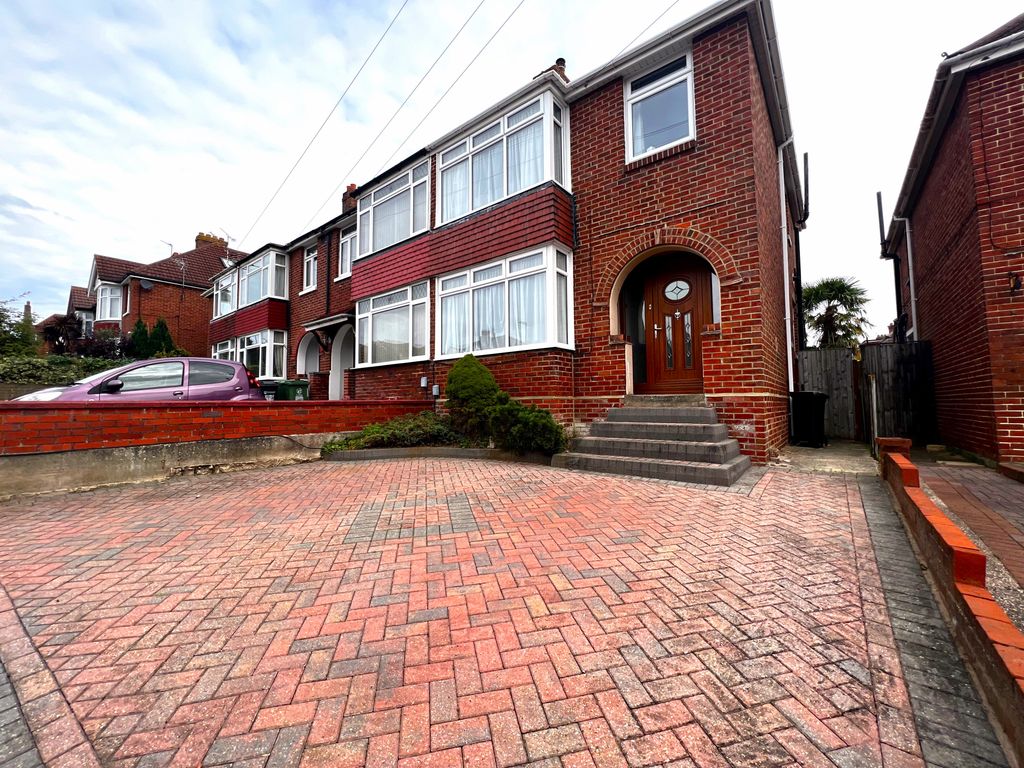 3 bed semidetached house to rent in Lower Farlington Road, Farlington