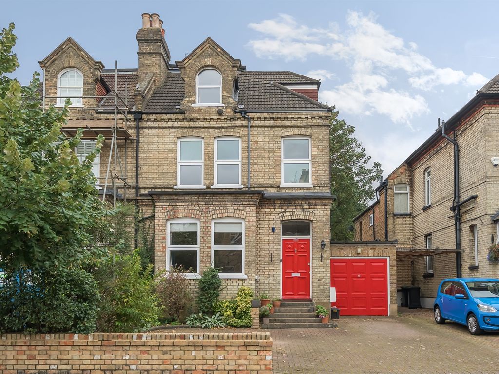 5 bed semidetached house for sale in Chase Green Avenue, Enfield EN2