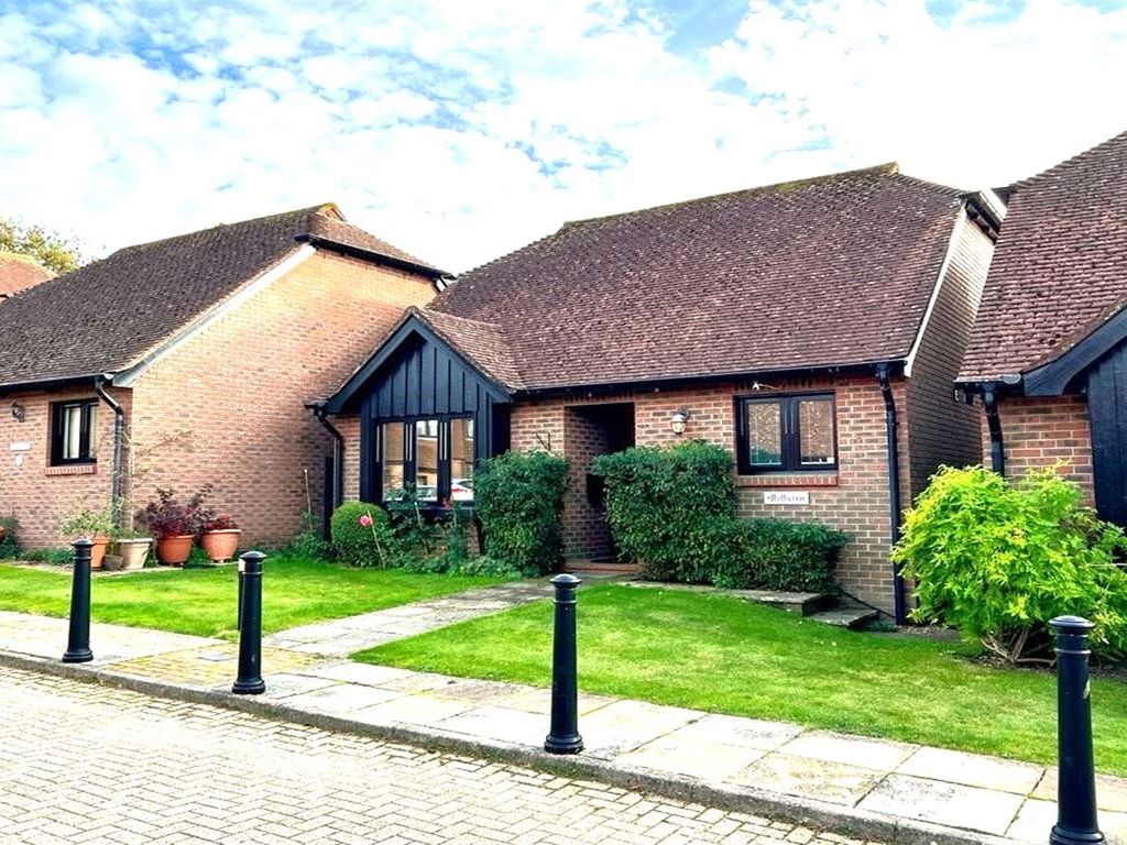 2 bed detached bungalow to rent in Wheelwrights, Church Street