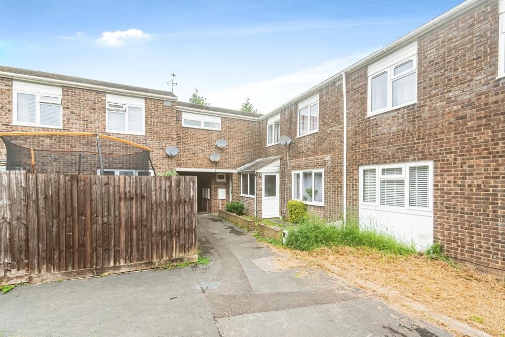 2 bed flat to rent in Quilter Road, Basingstoke RG22, £1,200 pcm Zoopla