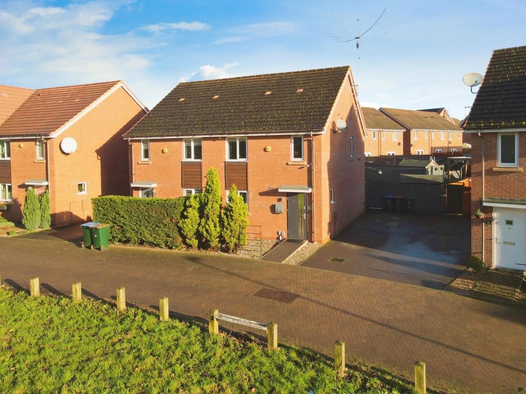3 bed semidetached house for sale in Squirrel Close, Coventry CV2, £