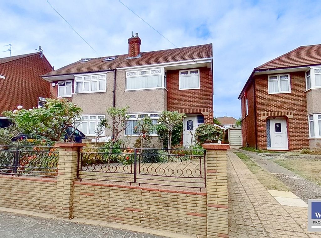 3 bed semidetached house for sale in Long Moor, Cheshunt EN8 Zoopla
