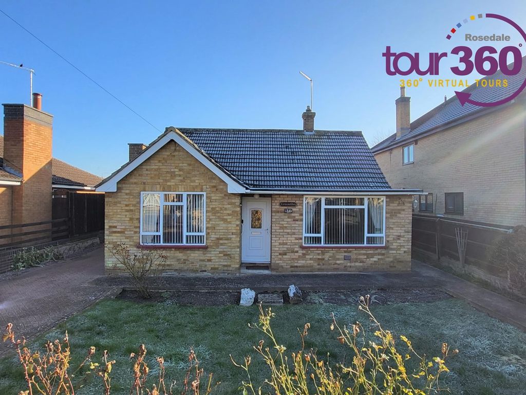 3 bed detached bungalow for sale in Guntons Road, Newborough