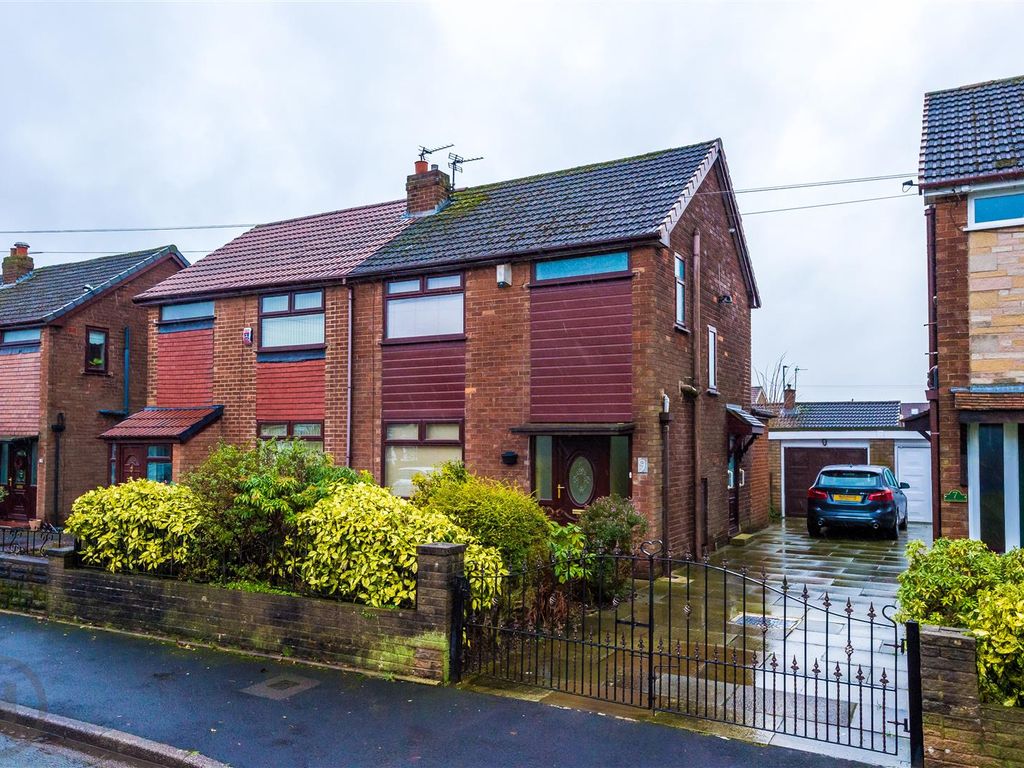 3 bed semidetached house to rent in Hertford Drive, Tyldesley