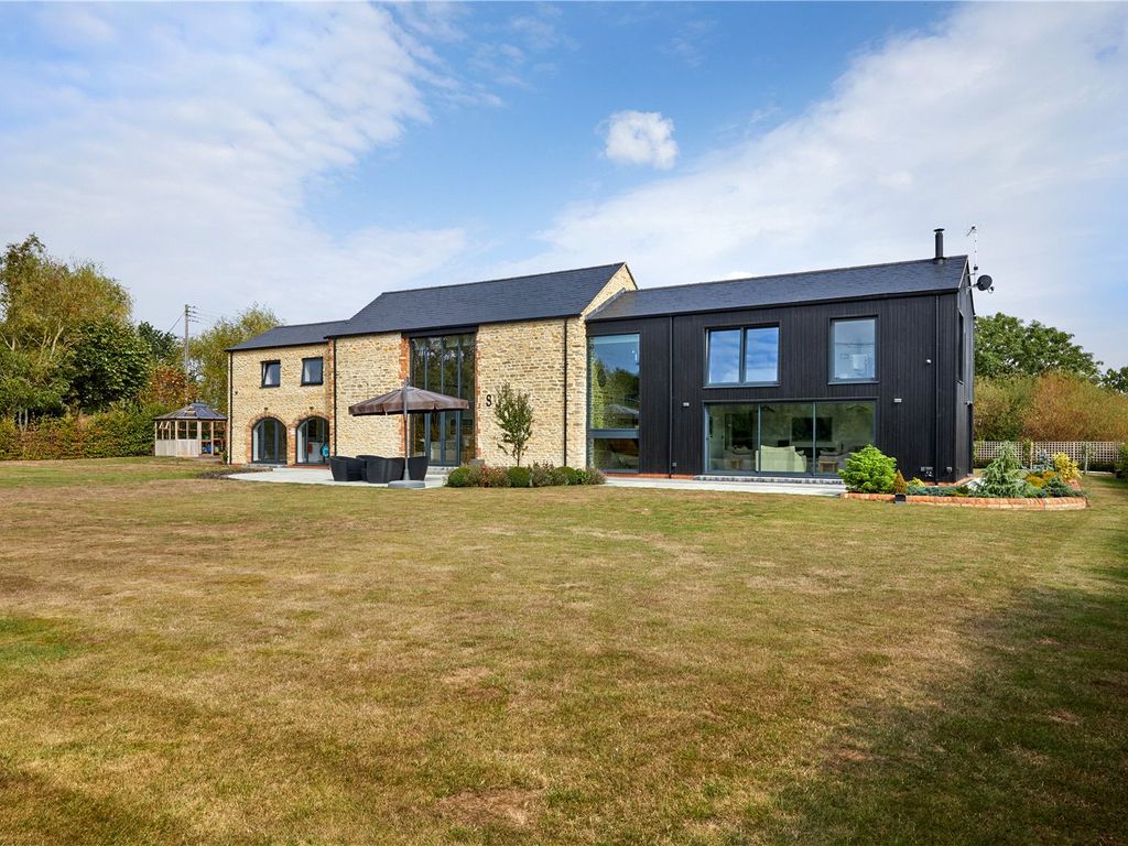 5 bed detached house for sale in Puxley, Towcester, Northamptonshire