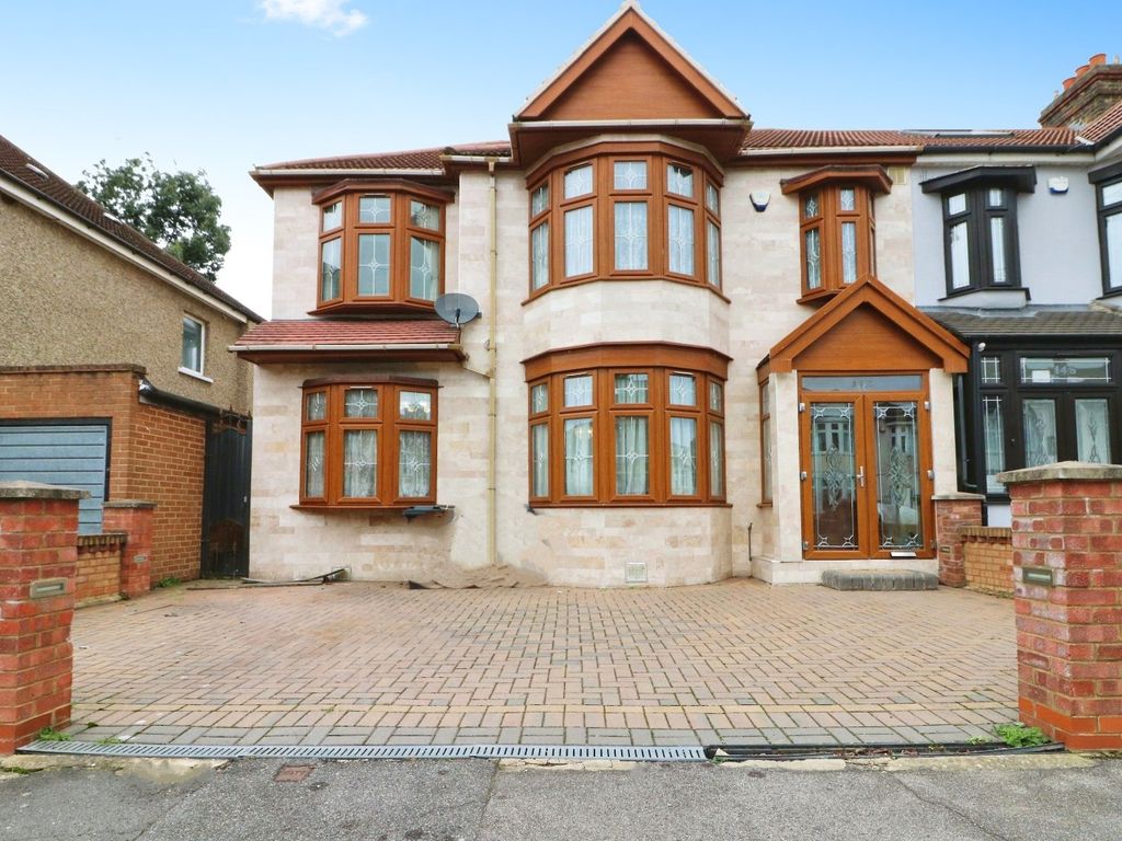 4 bed end terrace house for sale in Dawlish Drive, Ilford IG3, £800,000 Zoopla
