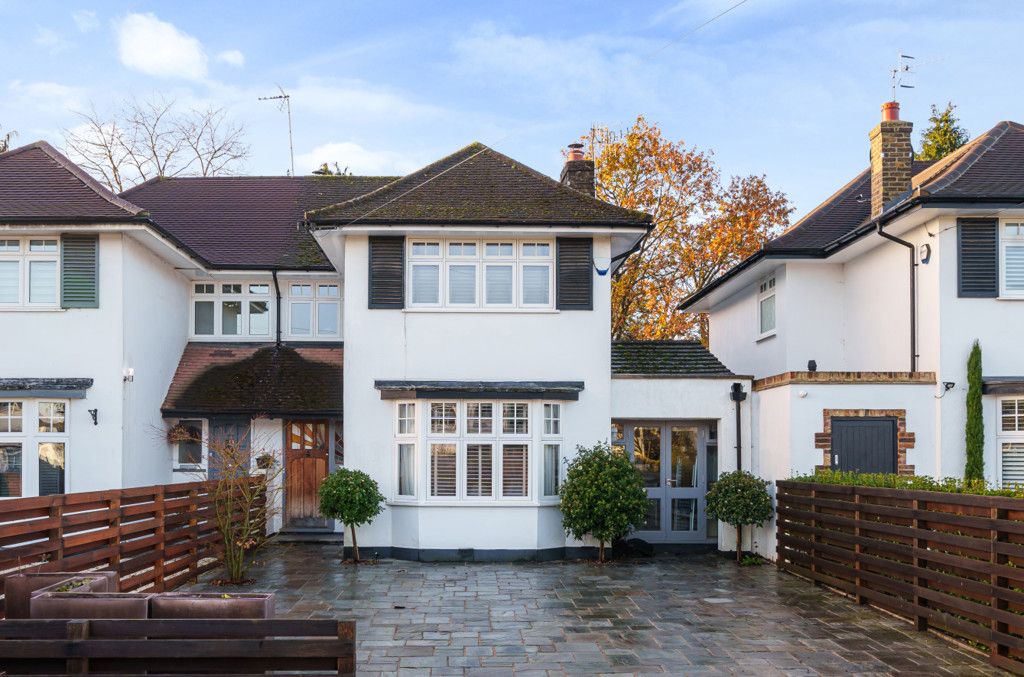 3 bed semidetached house for sale in Raglan Gardens, Watford