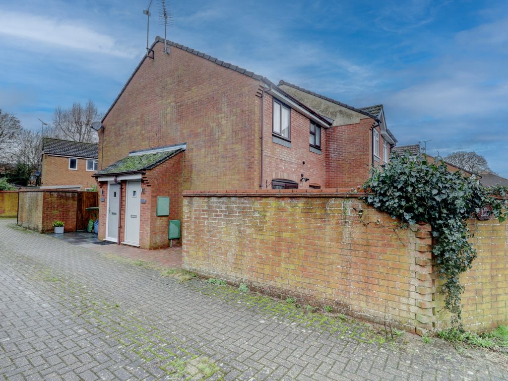 1 bed detached house for sale in Barkus Way, Stokenchurch, High