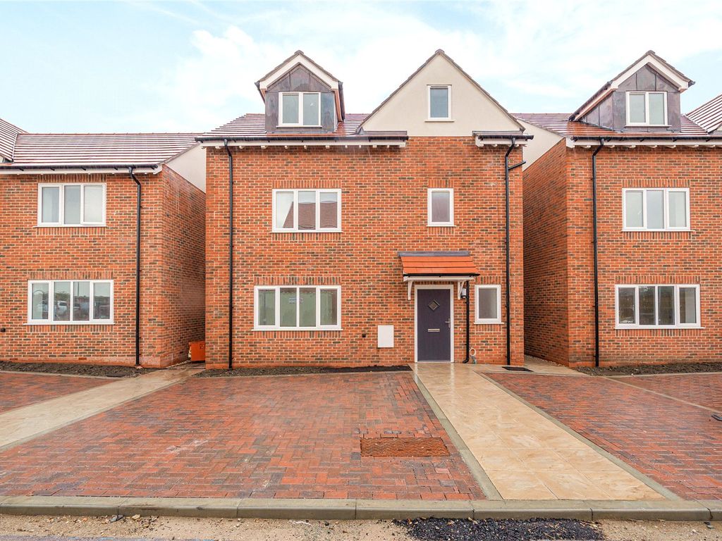 4 bed detached house for sale in Gilbert Close, Padworth, Reading