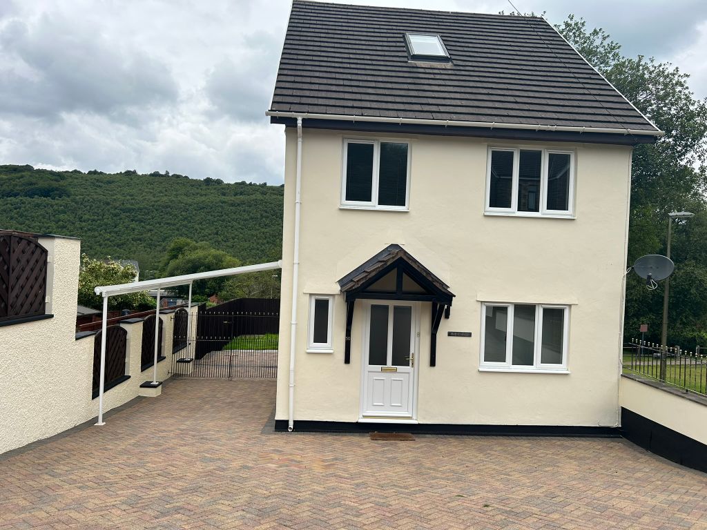 4 bed detached house to rent in Main Road, Neath SA10, £1,250 pcm Zoopla