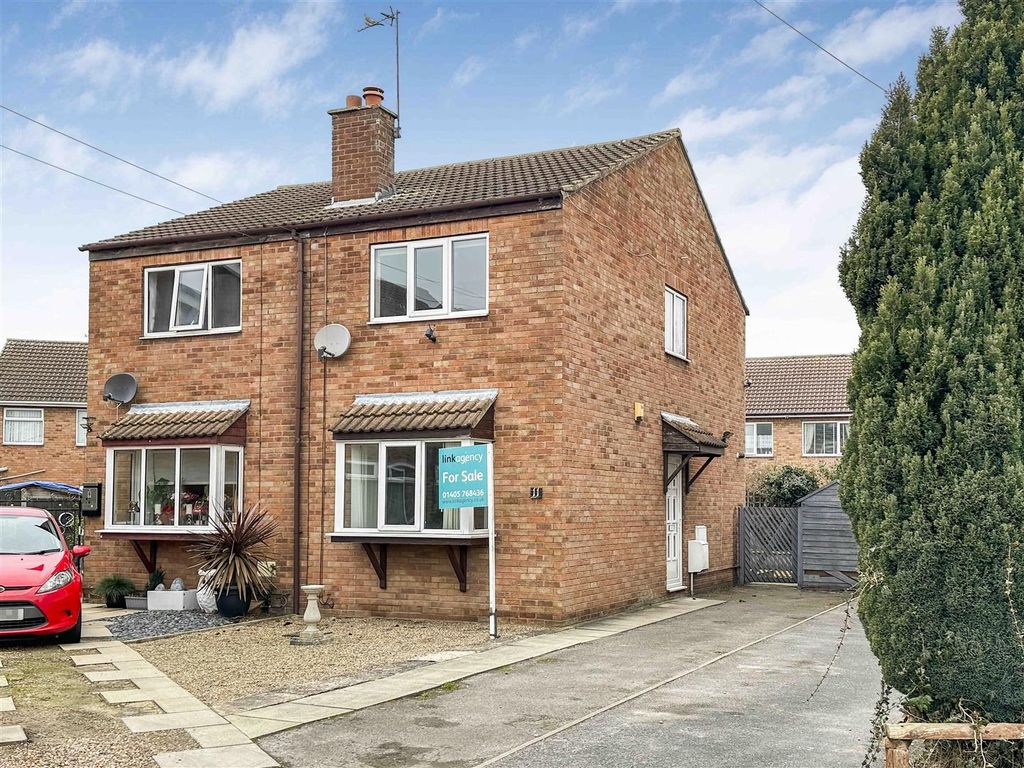 2 bed semidetached house for sale in Lingcroft Close, Camblesforth