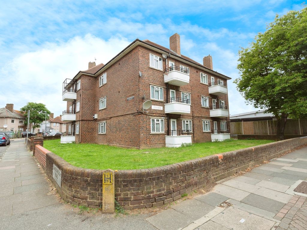 2 Bed Flat For Sale In Longbridge Road Becontree Dagenham RM8 