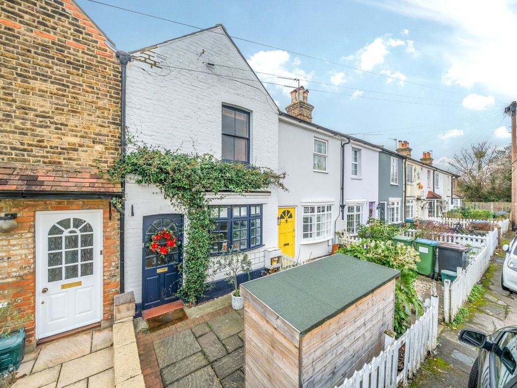 2 bed terraced house for sale in Southbank, Thames Ditton KT7, £635,000