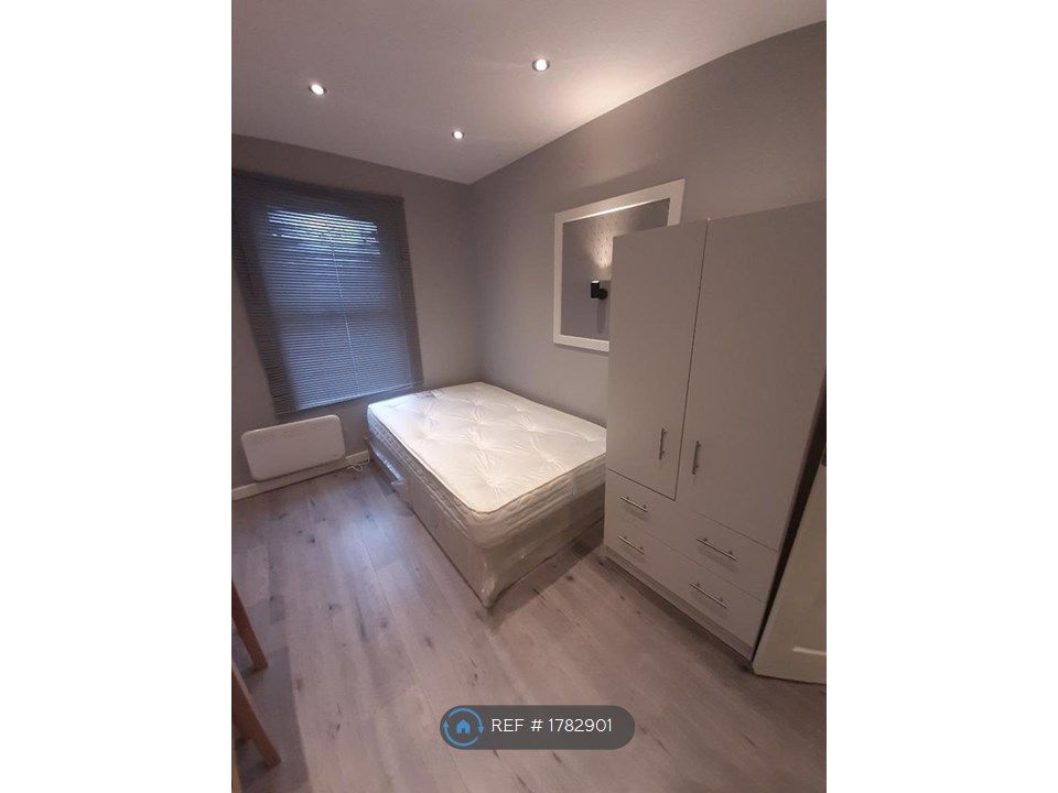 Studio to rent in Framfield Road, London W7, Zoopla