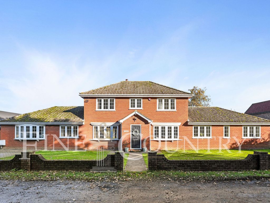 4 bed detached house for sale in Wenlock Road, Weeley, ClactonOnSea