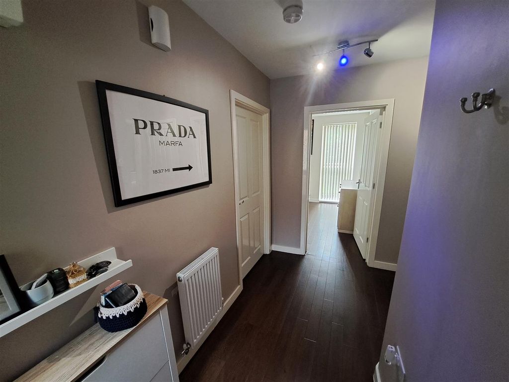 2 bed flat to rent in Chieftain Way, Cambridge CB4 Zoopla