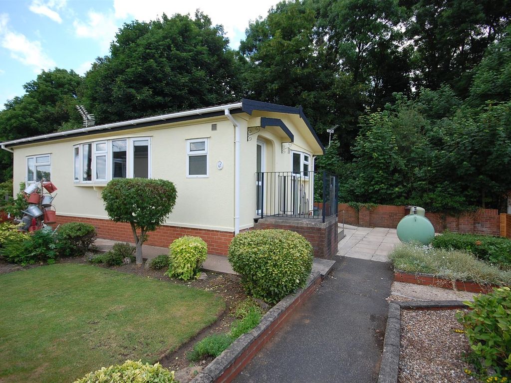 2 bed mobile/park home for sale in Newfield Crescent, Garforth, Leeds