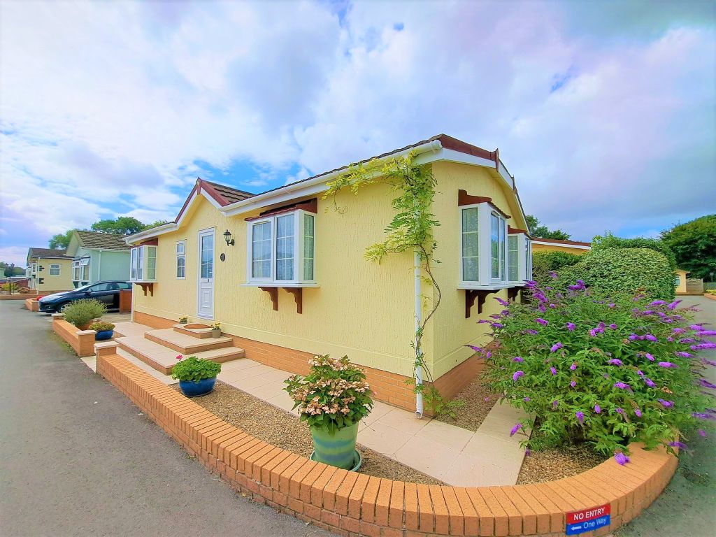 2 bed mobile/park home for sale in Paddock Park Homes, New Bristol Road, WestonSuperMare BS22