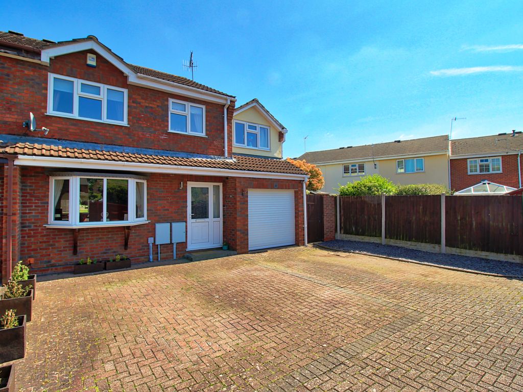 4 bed semidetached house for sale in Queenswood Drive, Worcester WR5
