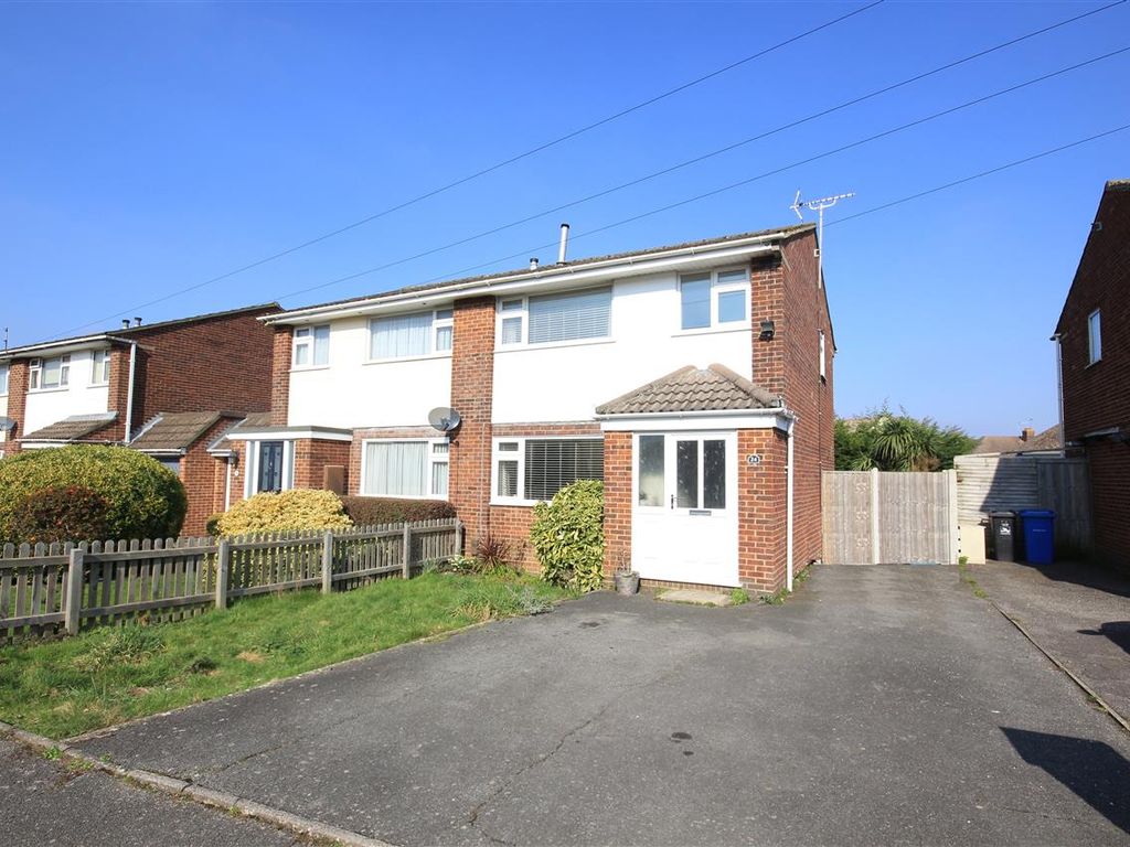 3 bed semidetached house for sale in Maureen Close, Parkstone, Poole