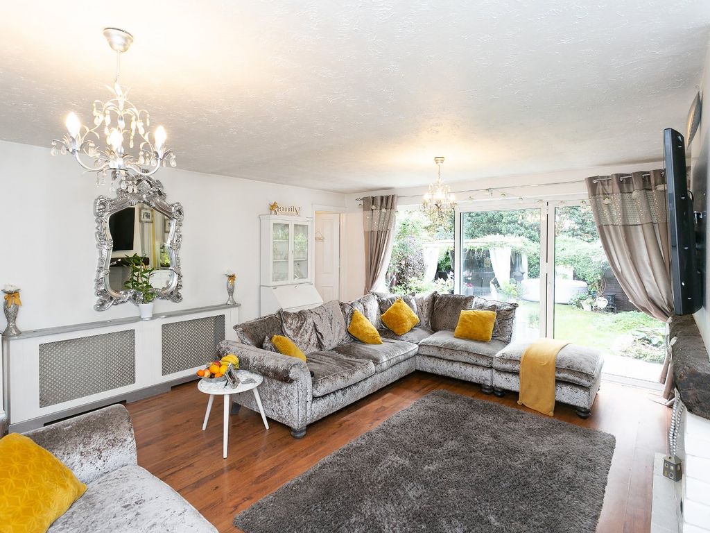 St. Michaels Drive, Sheepcot Lane, Watford, Hertfordshire WD25  