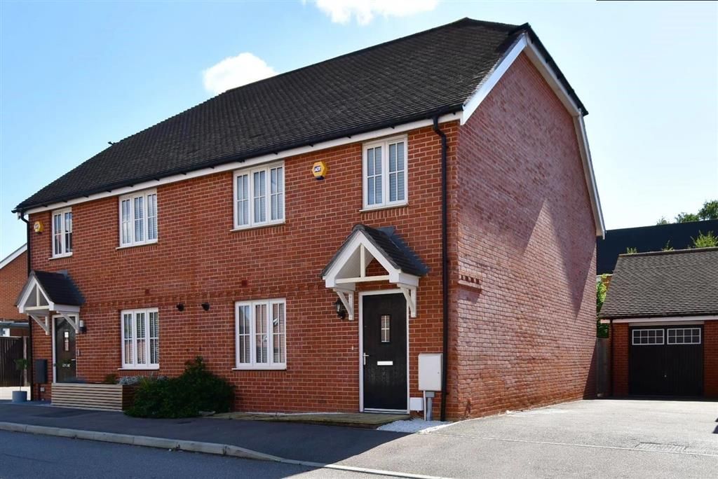 4 bed semidetached house for sale in Bourne Avenue, Horley, Surrey RH6 Zoopla