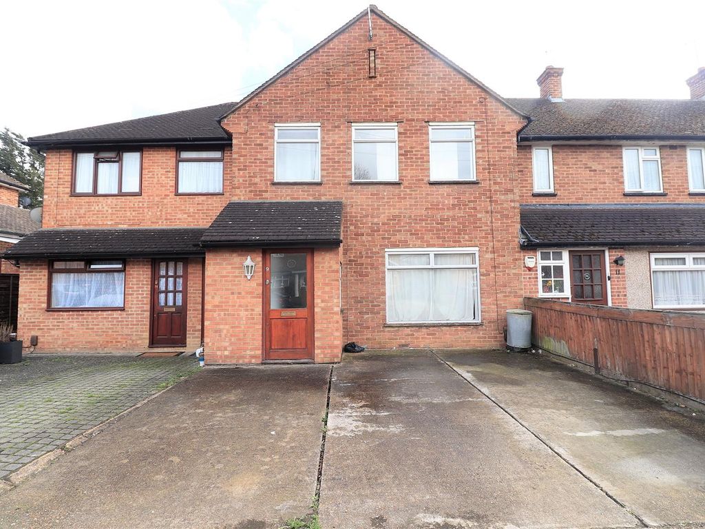 4 bed property to rent in Beechwood Avenue, Uxbridge UB8, £2,100 pcm