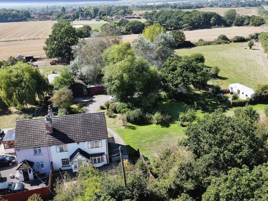 4 bed detached house for sale in Castledon Road, Wickford, Essex SS12