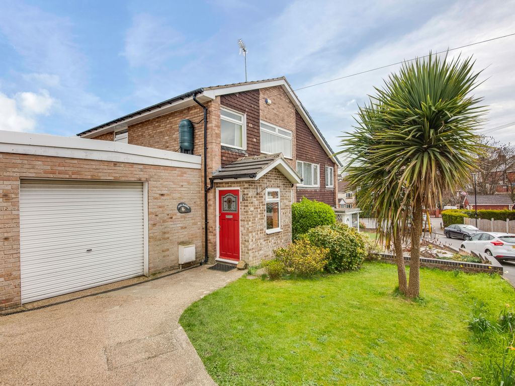 3 bed semidetached house for sale in Bridle Crescent, Chapeltown