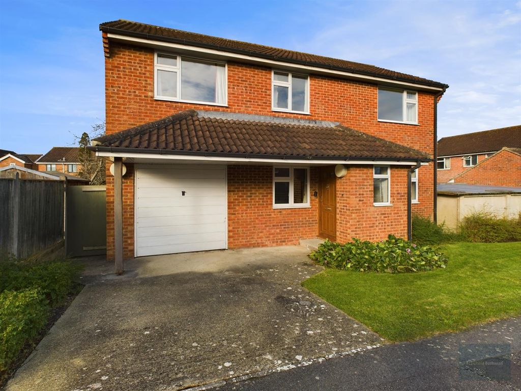 4 bed detached house for sale in Wellington Drive, Bowerhill, Melksham