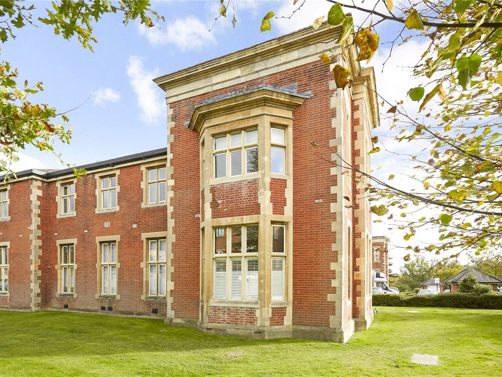 2 bed property for sale in Victoria Court, Royal Earlswood Park