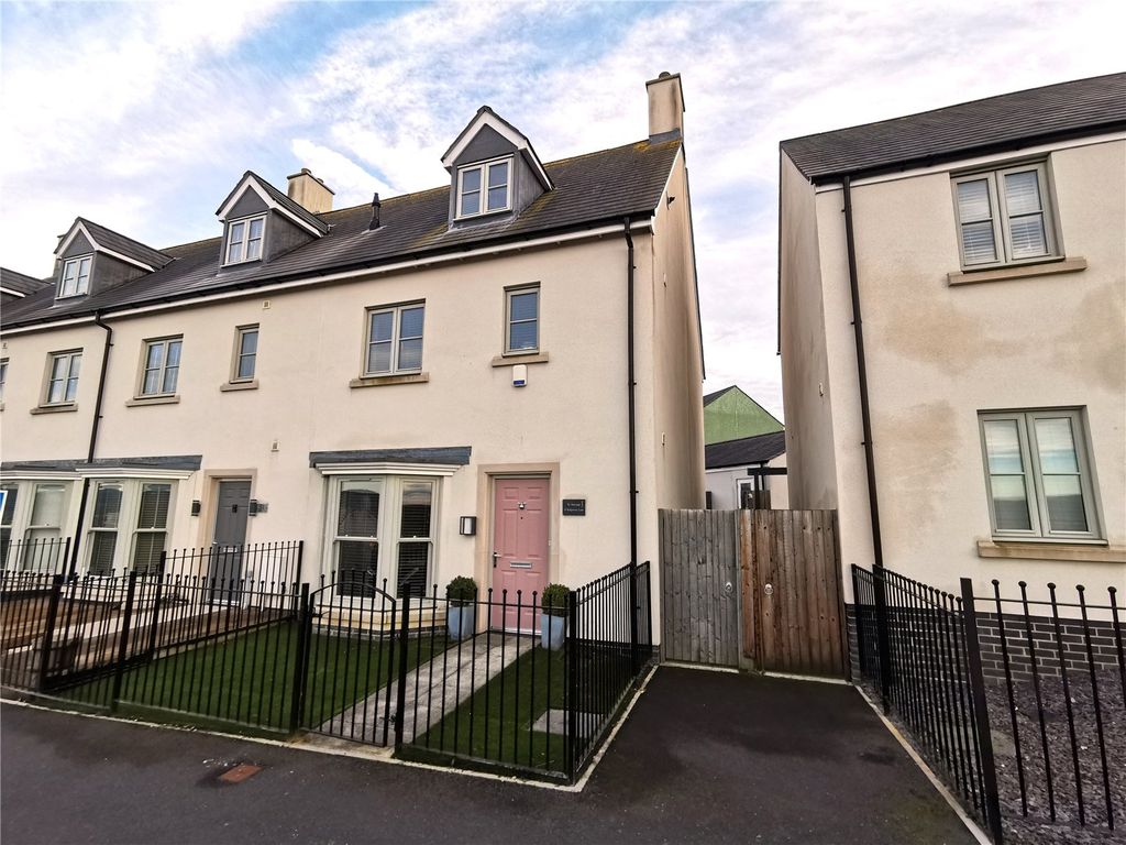 4 bed end terrace house for sale in Ridgeway Lane, Llandarcy, Neath