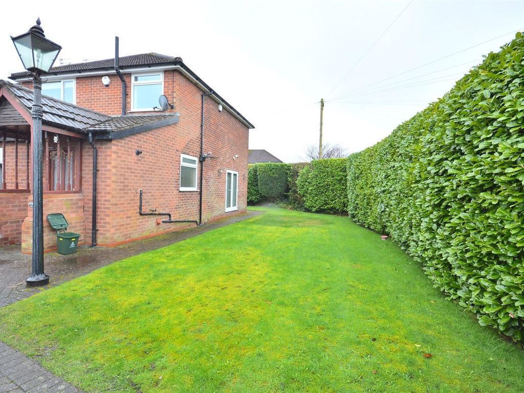 4 bed semidetached house to rent in Shrewsbury Road, Sale M33 Zoopla