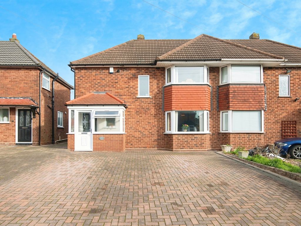 3 bed semidetached house for sale in Temple Meadows Road, West