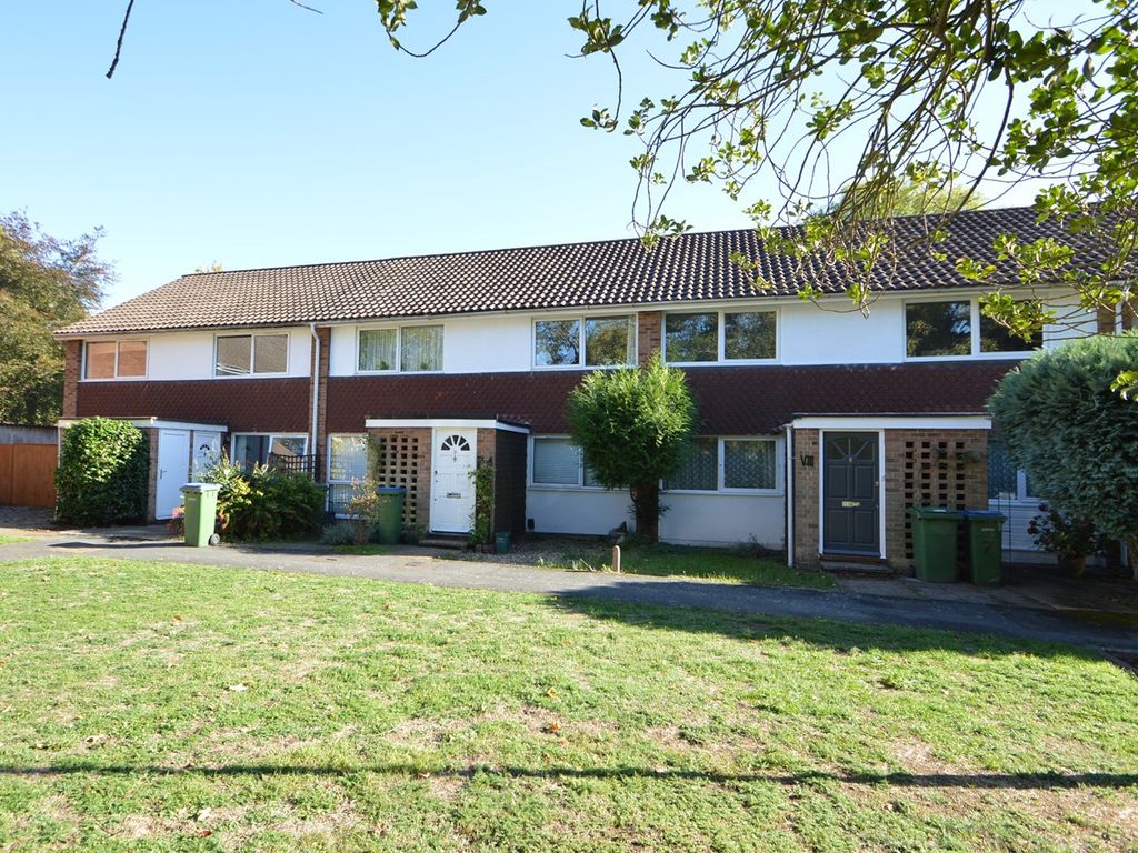 2 bed flat to rent in Layton Court, Weybridge KT13, £1,650 pcm Zoopla