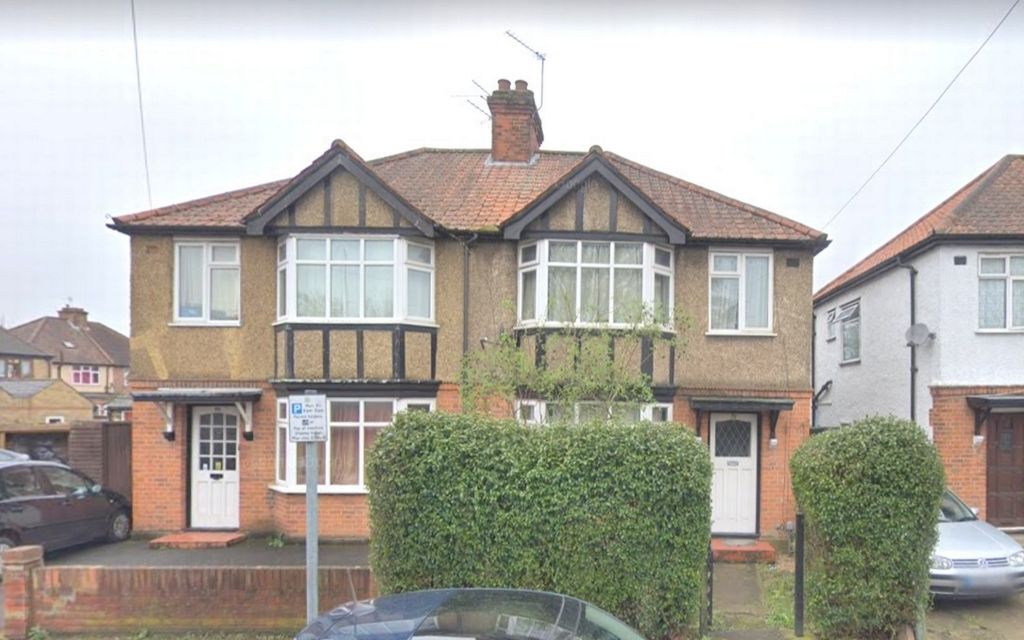 3 bed semidetached house to rent in Whitehall Road, Uxbridge UB8, £