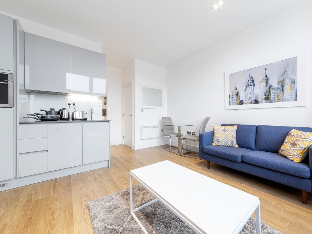 1 bed flat to rent in Laporte Way, Luton, Bedfordshire LU4, £1,000 pcm