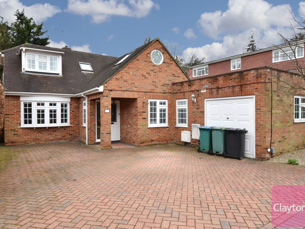 4 bed detached bungalow for sale in Kildonan Close, Watford WD17, £