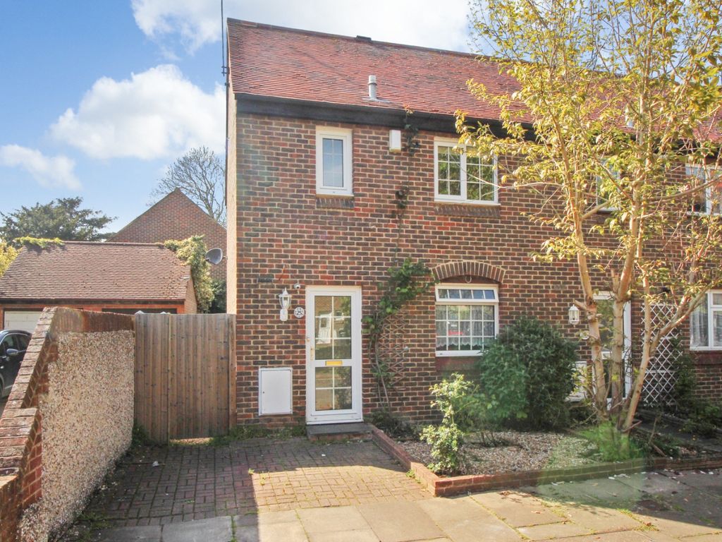 2 bed end terrace house for sale in The Paddock, Spring Lane