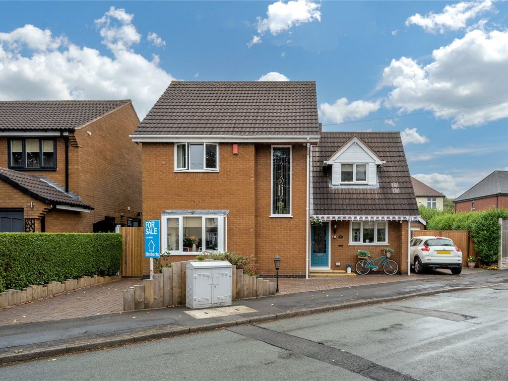 4 bed detached house for sale in Norton East Road, Norton Canes